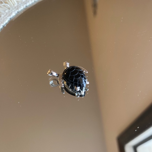 Maui Divers Jewelry Honu Collection Sea Turtle Pendant Charm - Picture 6 of 16